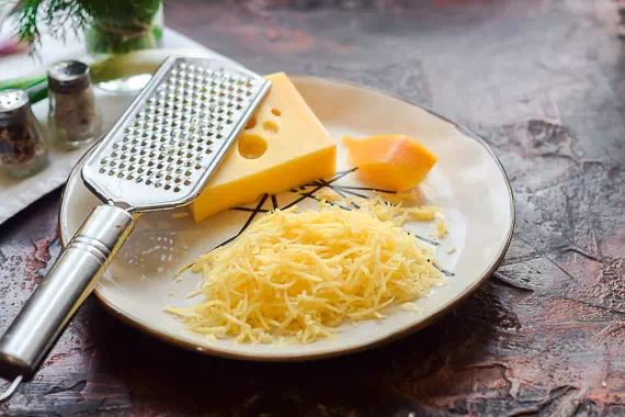 омлет с сыром помидорами и кабачками на сковороде рецепт фото 8